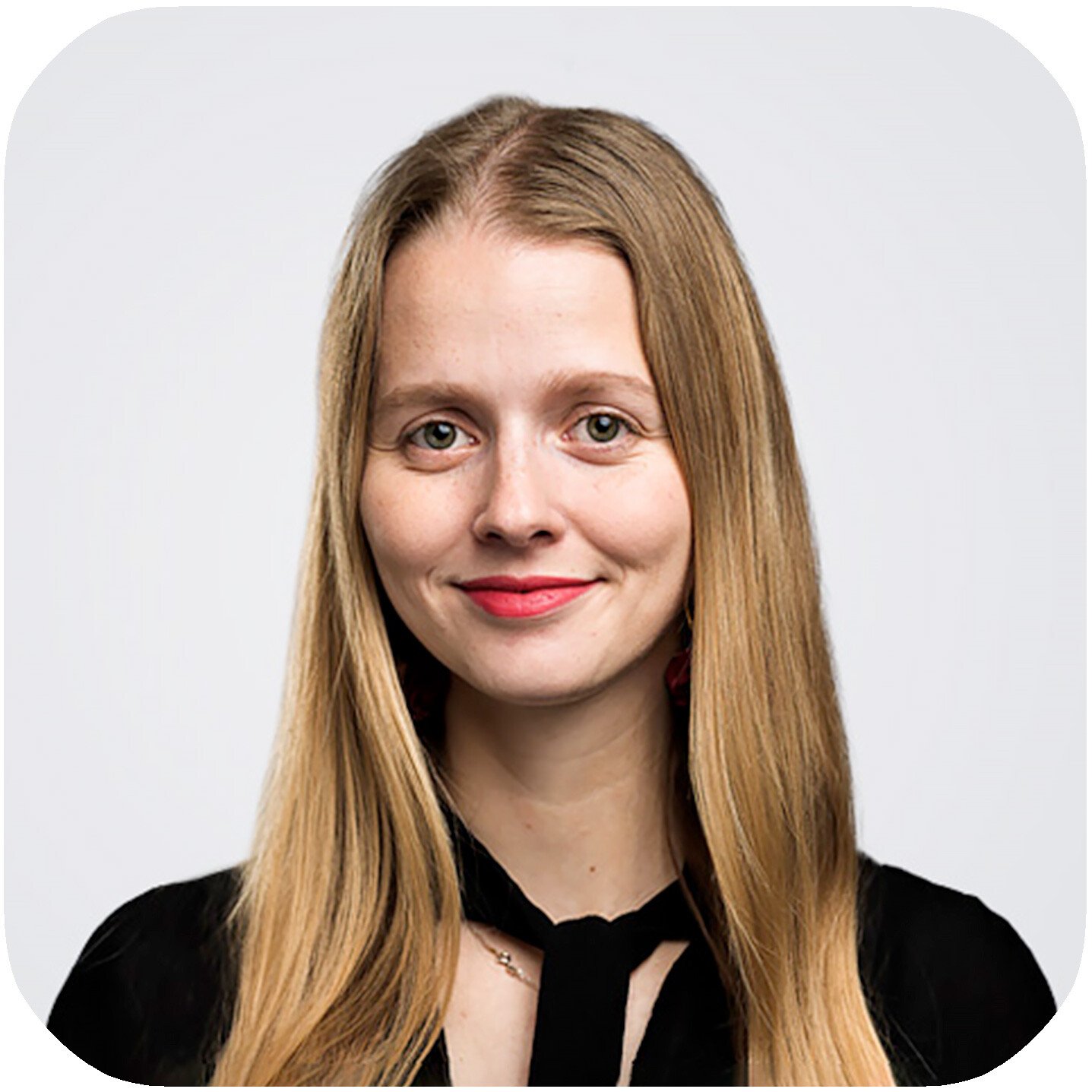 AQ_Consultingteam_Dominika_1437x1437